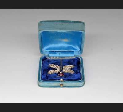 "Ważka", broszka złoto 750, szafir, rubiny, diamenty ok. 1900 r.