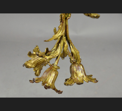 "Uskrzydlone Putto", lampa wisząca, brąz złocony XIX w.