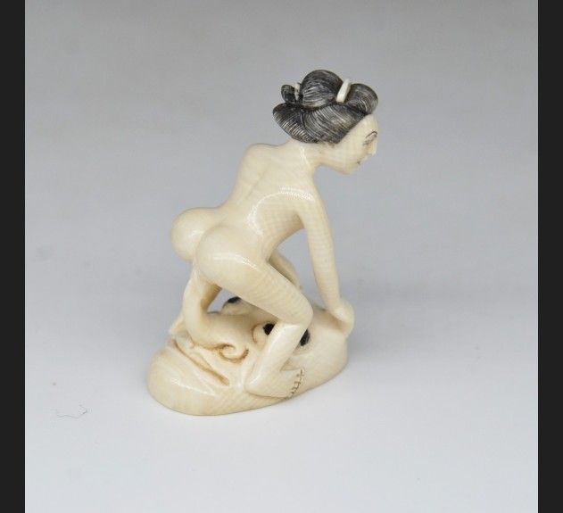 Netsuke, erotyk Japonia, kość ok. 1900 roku (1)